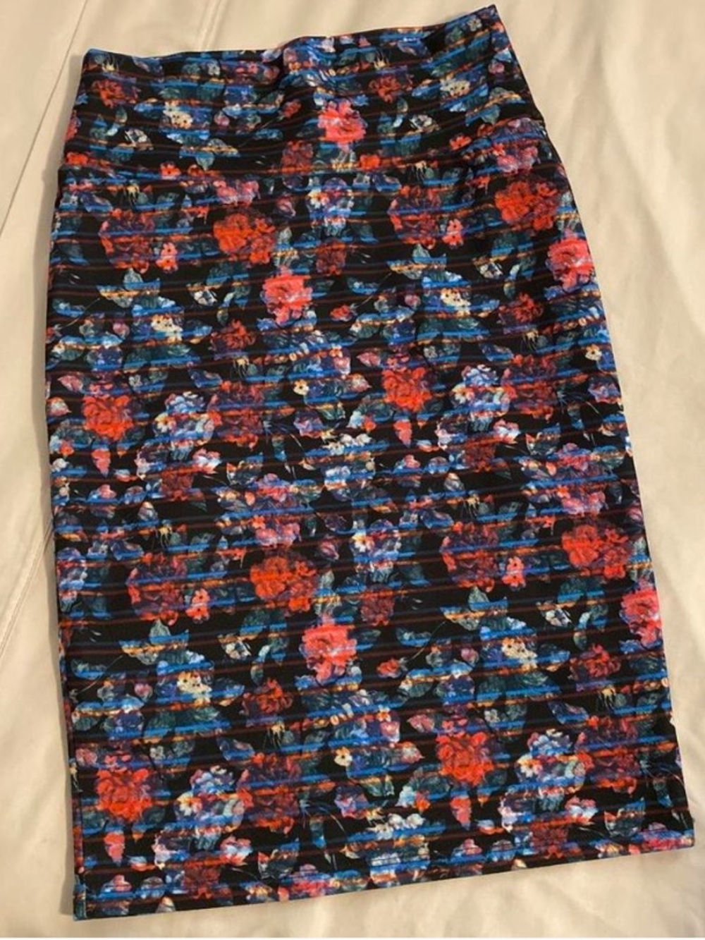 LuLaRoe Black Floral Pencil Skirt with Red & Blue Blooms Sz XS